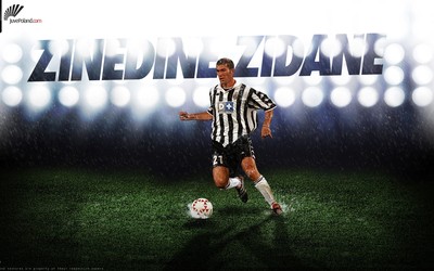 华体会电竞独家-球迷高呼“基米希留下来”